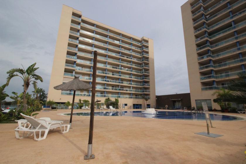 Grupo Nexus Real Estate presents an excellent opportunity: we are selling a spectacular apartment on the tenth floor of an attractive tourist apartment complex. in Nexus Grupo