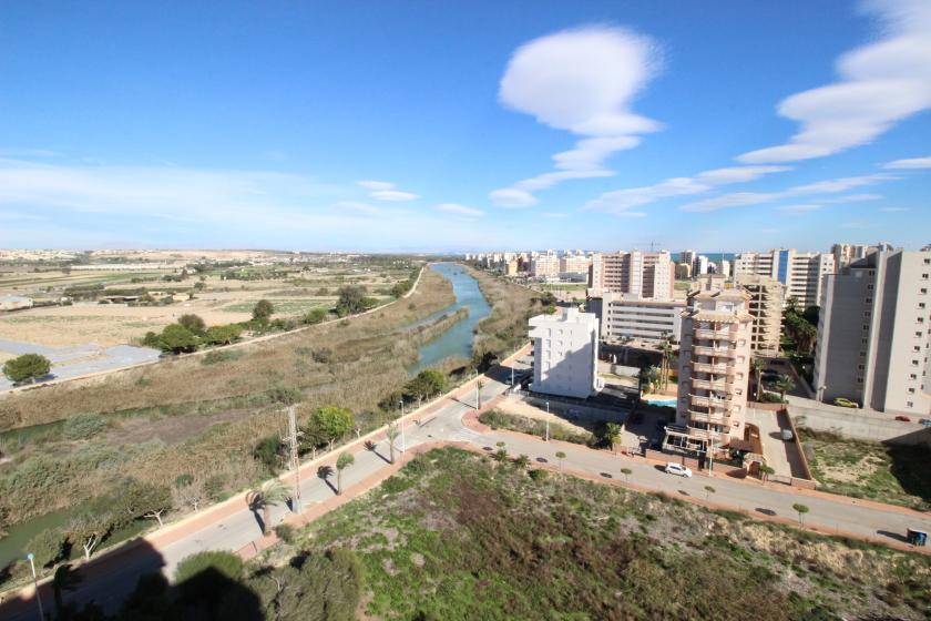 Grupo Nexus Real Estate presents an excellent opportunity: we are selling a spectacular apartment on the tenth floor of an attractive tourist apartment complex. in Nexus Grupo