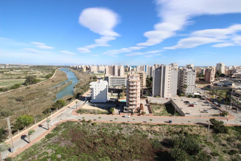 Grupo Nexus Real Estate presents an excellent opportunity: we are selling a spectacular apartment on the tenth floor of an attractive tourist apartment complex. in Nexus Grupo