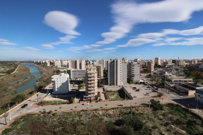 Grupo Nexus Real Estate presents an excellent opportunity: we are selling a spectacular apartment on the tenth floor of an attractive tourist apartment complex. in Nexus Grupo