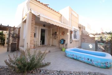 Grupo Nexus Real Estate for Sale! Semi-detached chalet on Palomina Street, Guardamar del Segura in Nexus Grupo