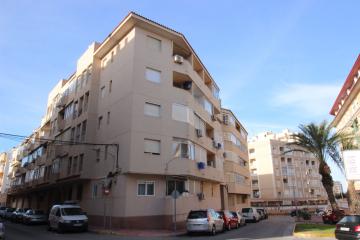 Grupo Nexus Real Estate is selling an apartment on Arenas  Street in Guardamar del Segura.  in Nexus Grupo